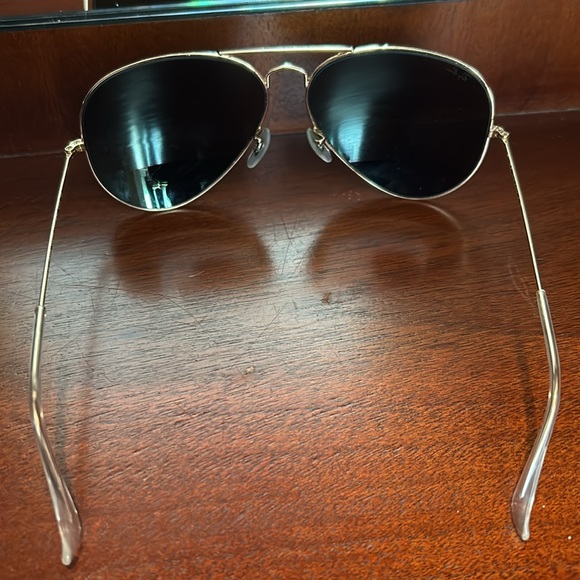 Ray Ban Aviator Green Flash Lens Sunglasses small scratches on one lens
